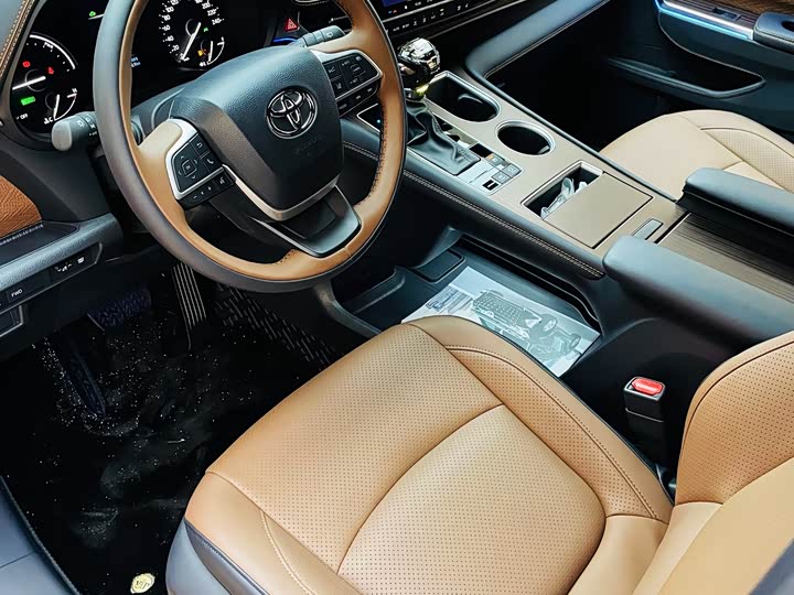Toyota Sienna 2026 2026款 2.5L 双擎四驱尊贵版
