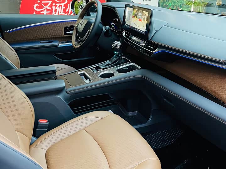 Toyota Sienna 2026 2026款 2.5L 双擎四驱尊贵版