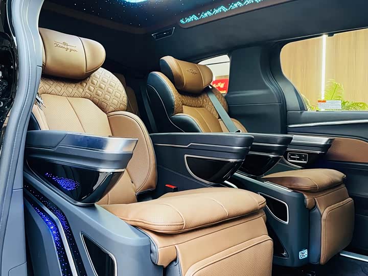 Toyota Sienna 2026 2026款 2.5L 双擎四驱尊贵版