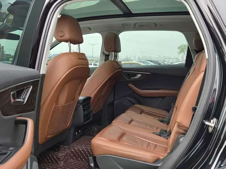 Фото 6 - Audi Q7