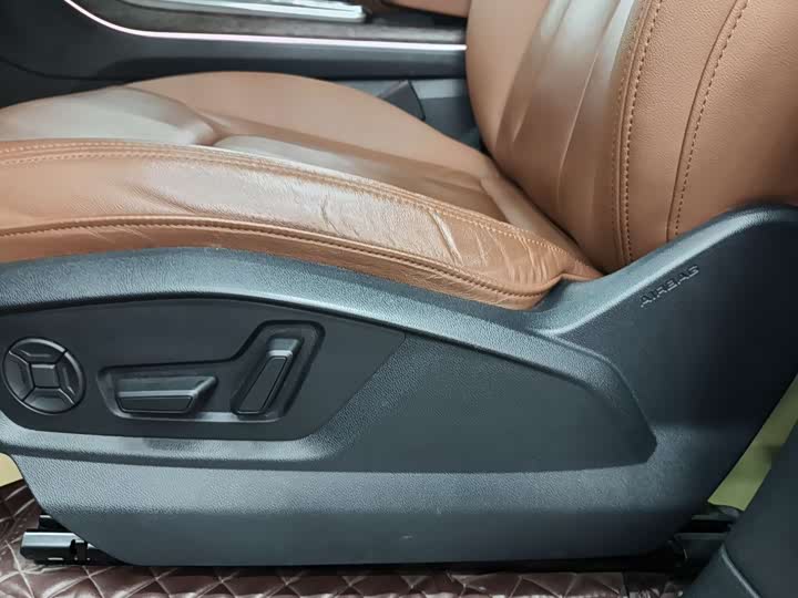 Фото 8 - Audi Q7