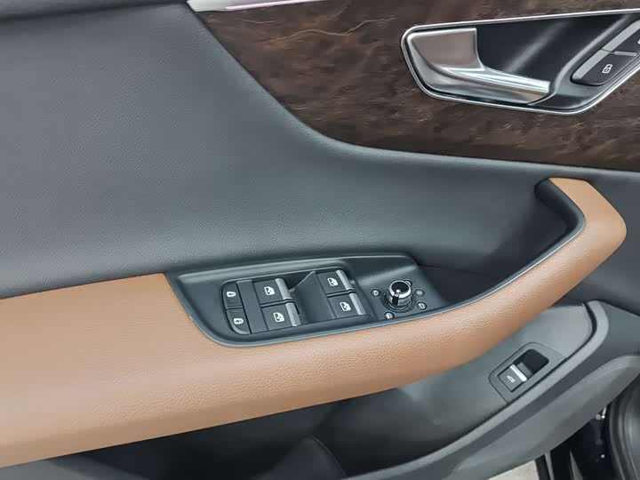 Фото 9 - Audi Q7