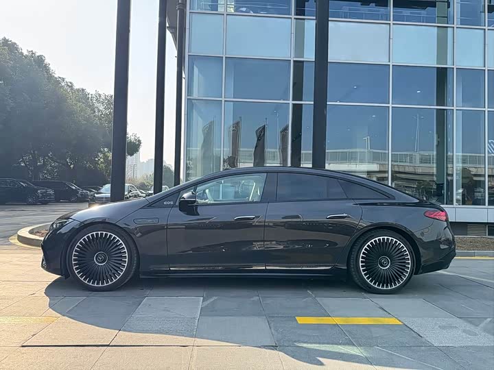 Photo 4 - Mercedes-Benz EQS AMG