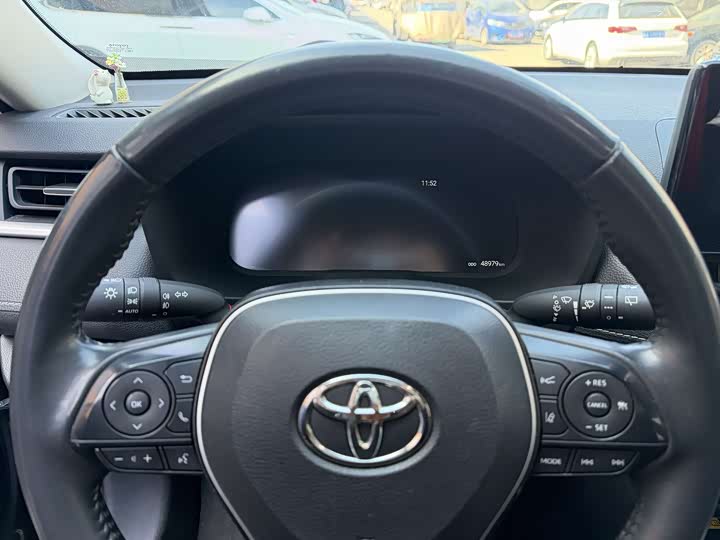 Фото 3 - Toyota RAV4