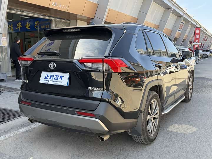 Фото 7 - Toyota RAV4