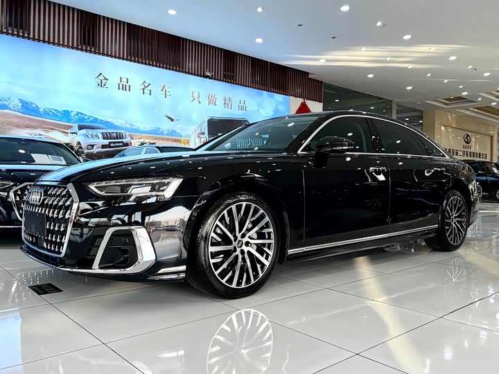 Фото 2 - Audi A8