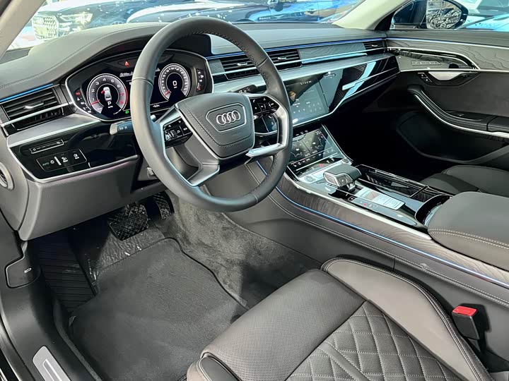 Фото 7 - Audi A8