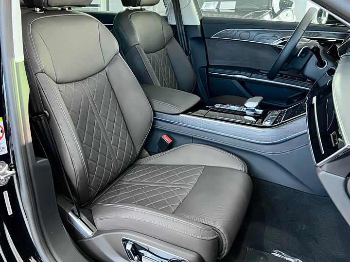 Фото 8 - Audi A8