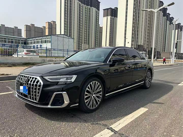 Фото 3 - Audi A8