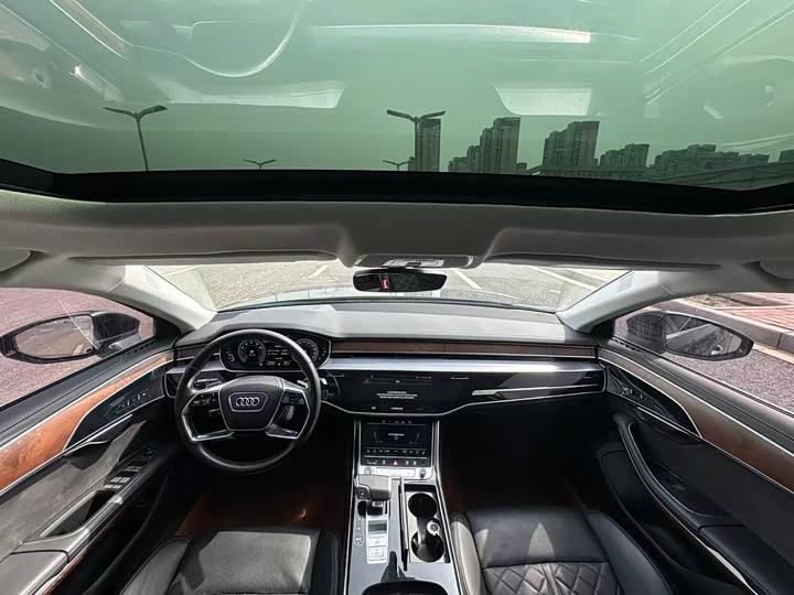 Фото 5 - Audi A8