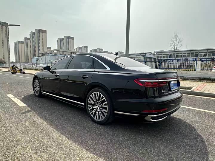 Фото 6 - Audi A8