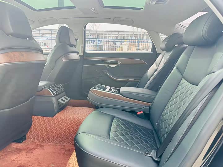 Фото 8 - Audi A8