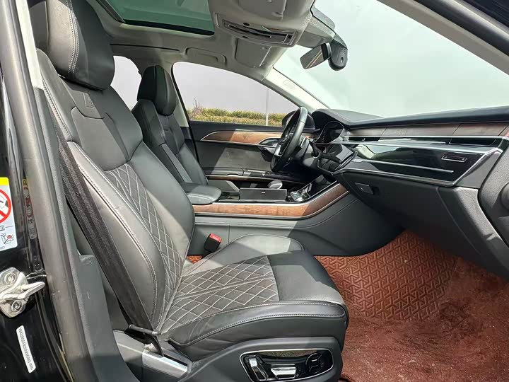 Фото 9 - Audi A8