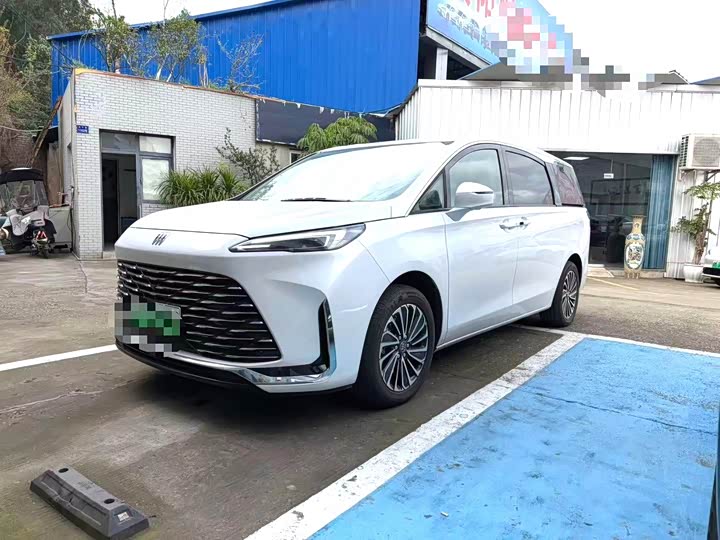 Фото 1 - Buick GL8 Hybrid