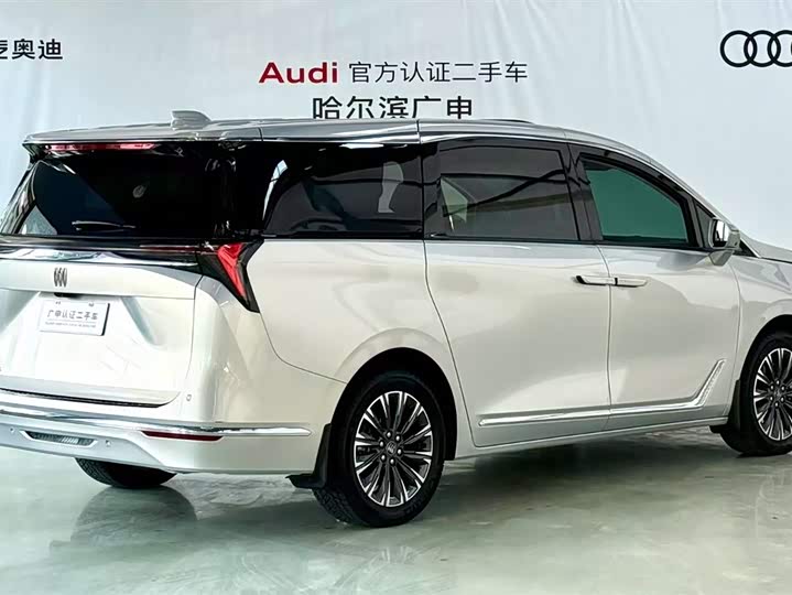 Photo 2 - Buick GL8 ES