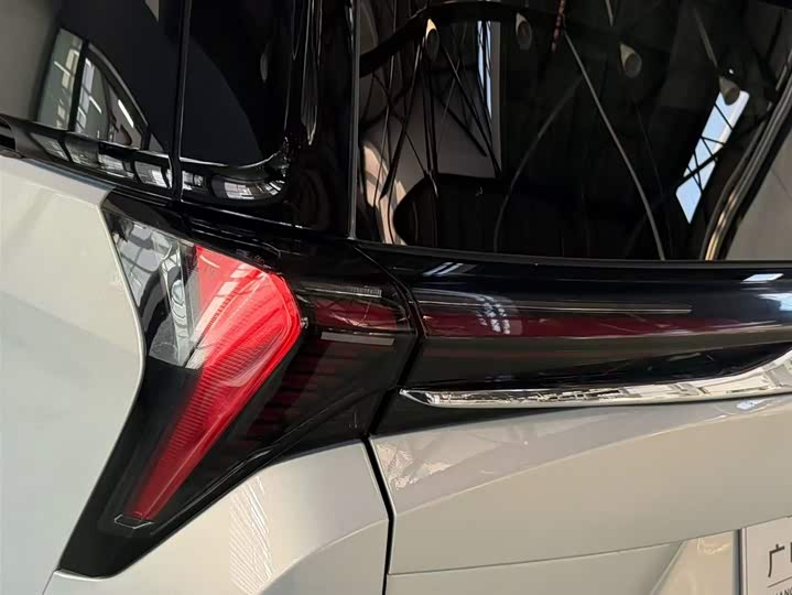 Photo 7 - Buick GL8 ES