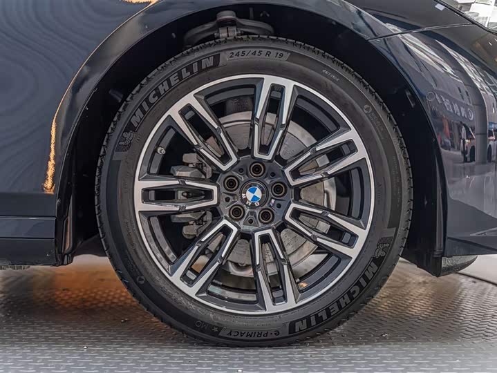 Фото 9 - BMW 5 Series