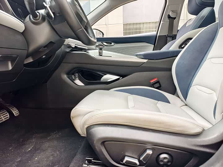 Фото 4 - Geely Preface