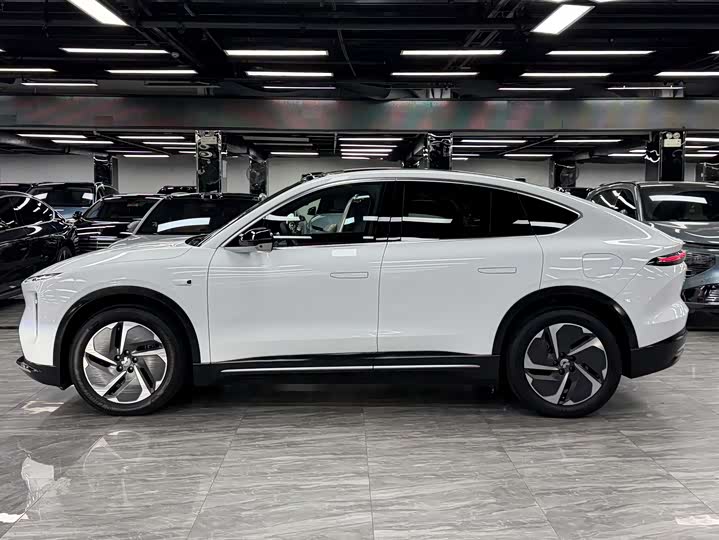 Фото 4 - Nio EC6