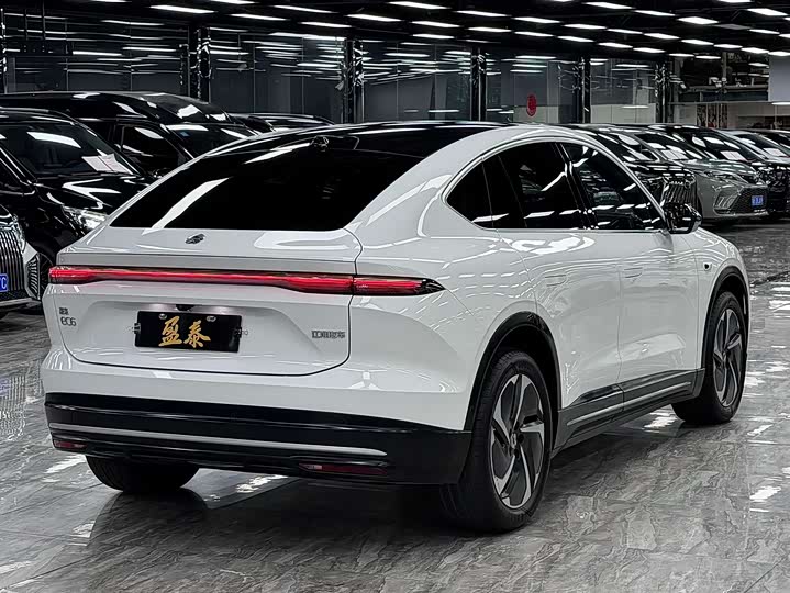 Фото 7 - Nio EC6