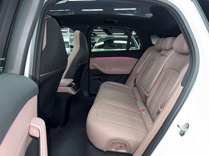 Фото 9 - Nio EC6