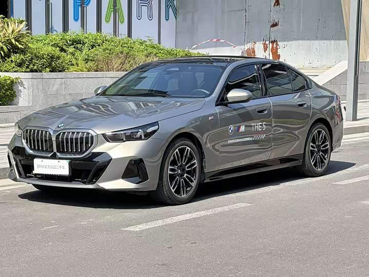 Фото 1 - BMW 5 Series