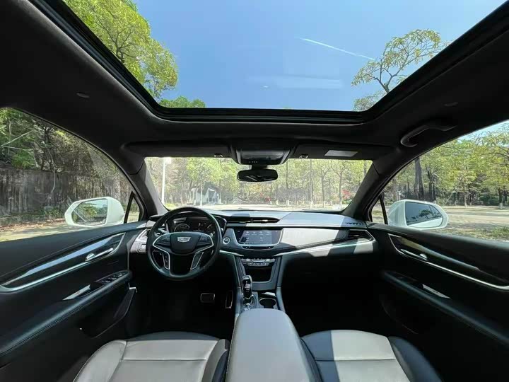 Photo 5 - Cadillac XT5