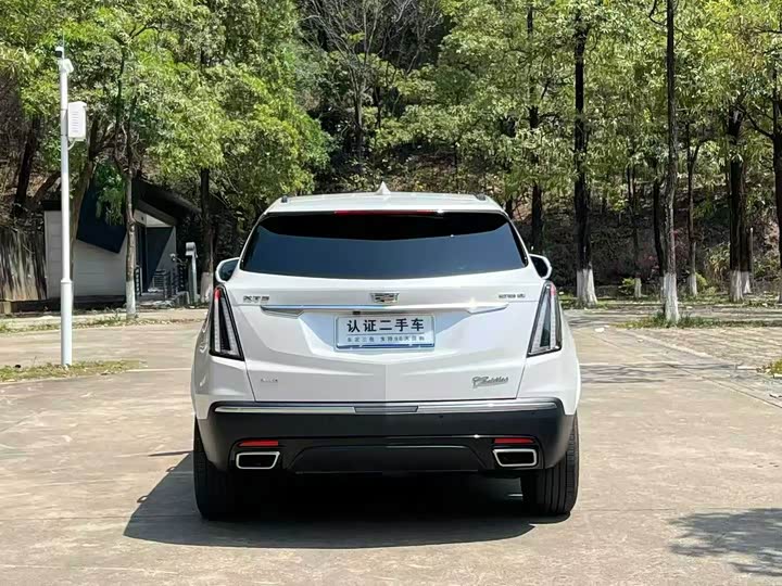 Photo 8 - Cadillac XT5