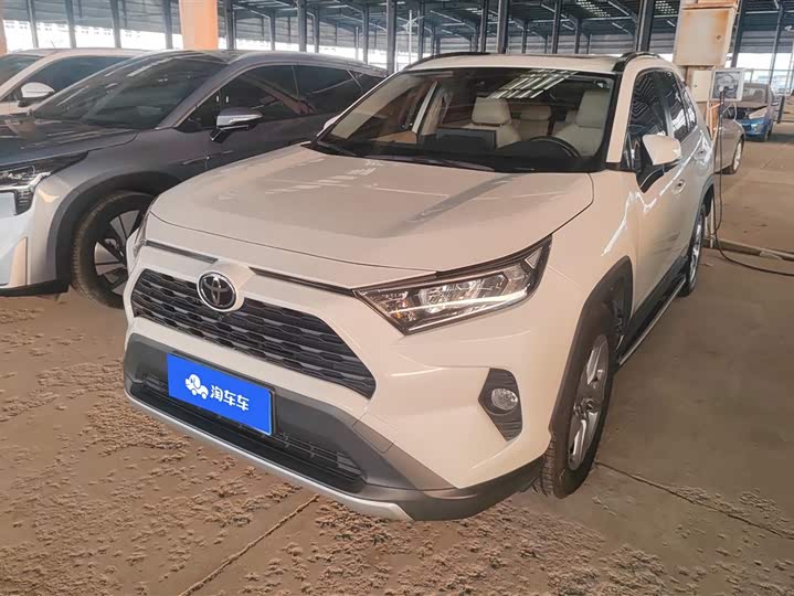 Фото 1 - Toyota RAV4