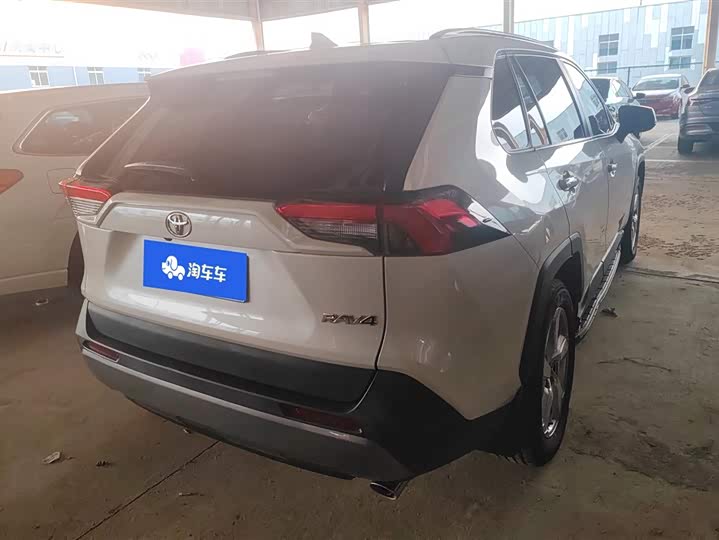 Фото 3 - Toyota RAV4