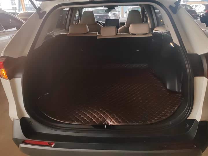 Фото 4 - Toyota RAV4