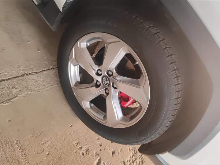 Фото 6 - Toyota RAV4