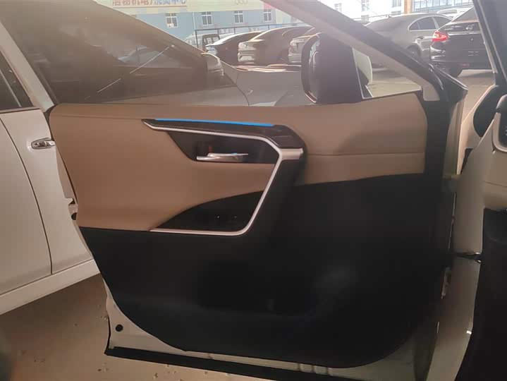 Фото 7 - Toyota RAV4