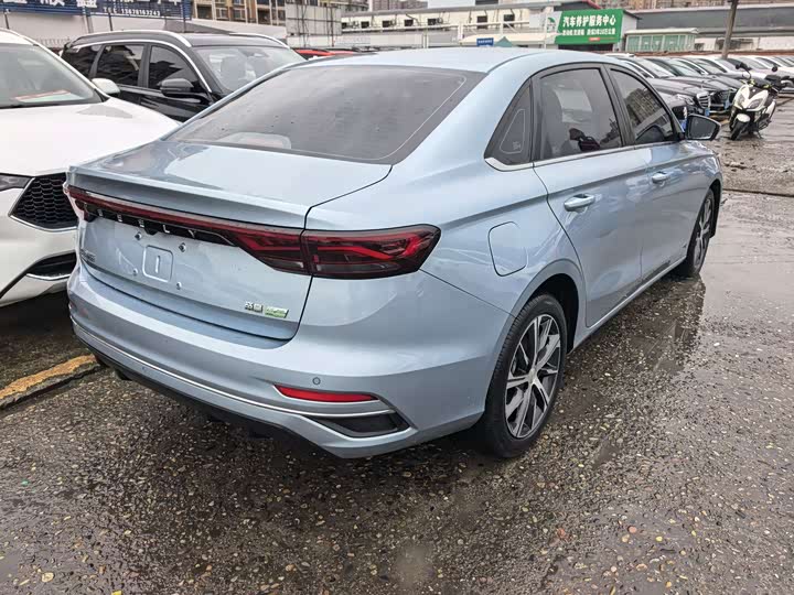 Фото 4 - Geely Emgrand