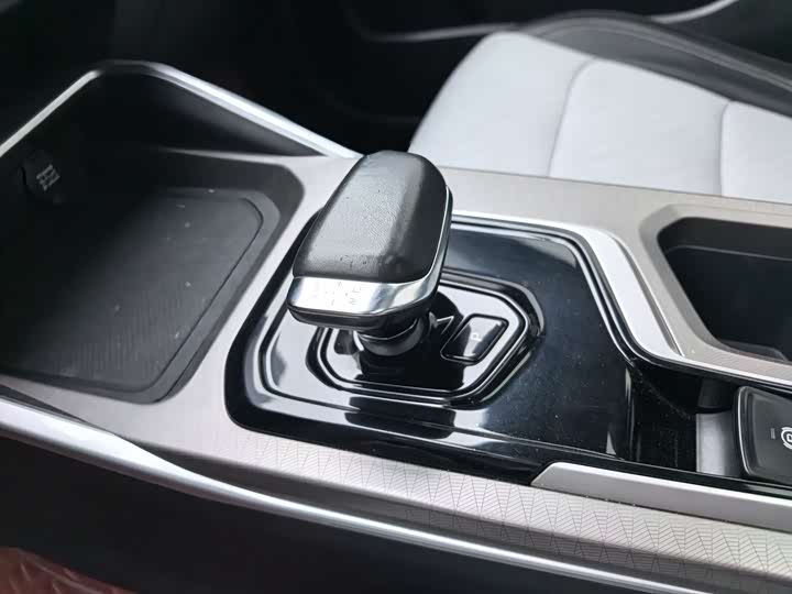 Фото 9 - Geely Emgrand