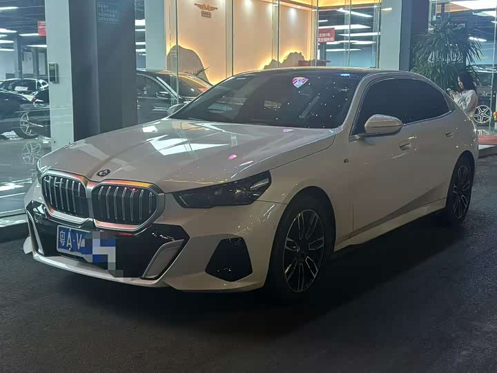 Фото 1 - BMW 5 Series