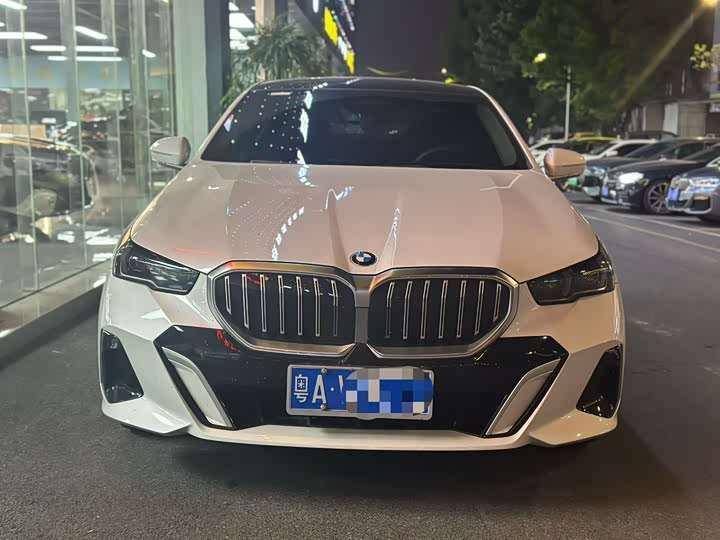 Фото 2 - BMW 5 Series