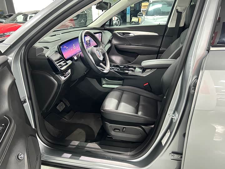 Photo 3 - Buick Envision S