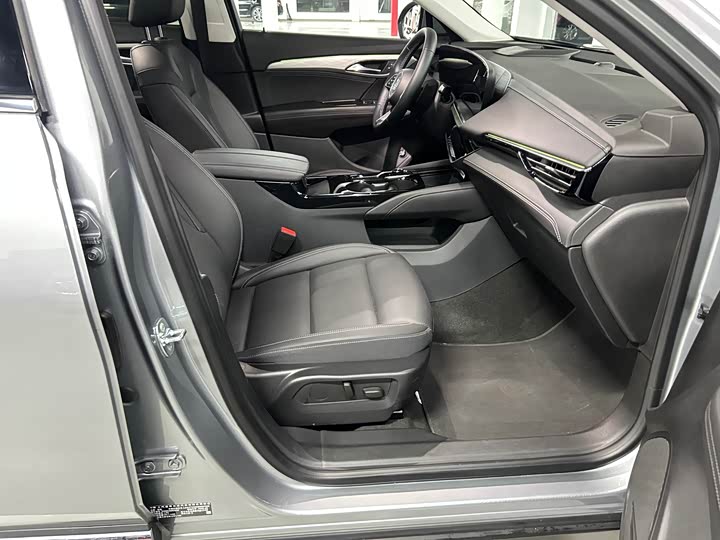 Photo 5 - Buick Envision S