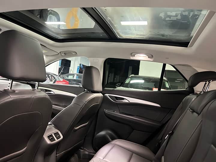 Photo 9 - Buick Envision S