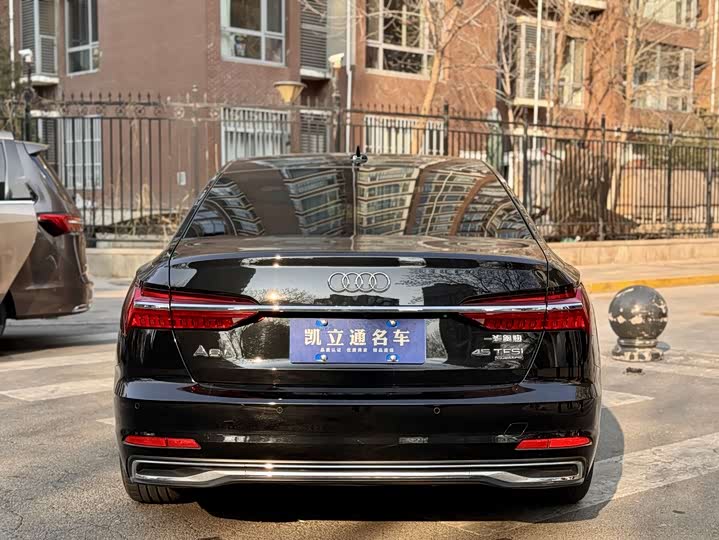 Фото 4 - Audi A6L