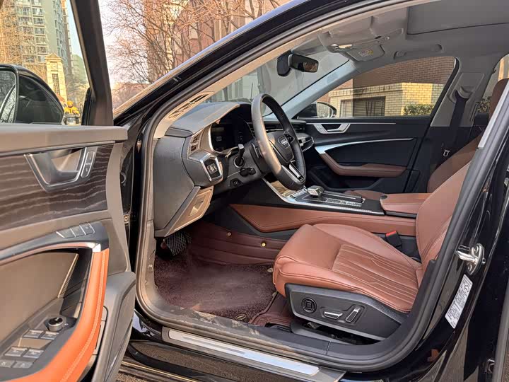 Фото 5 - Audi A6L