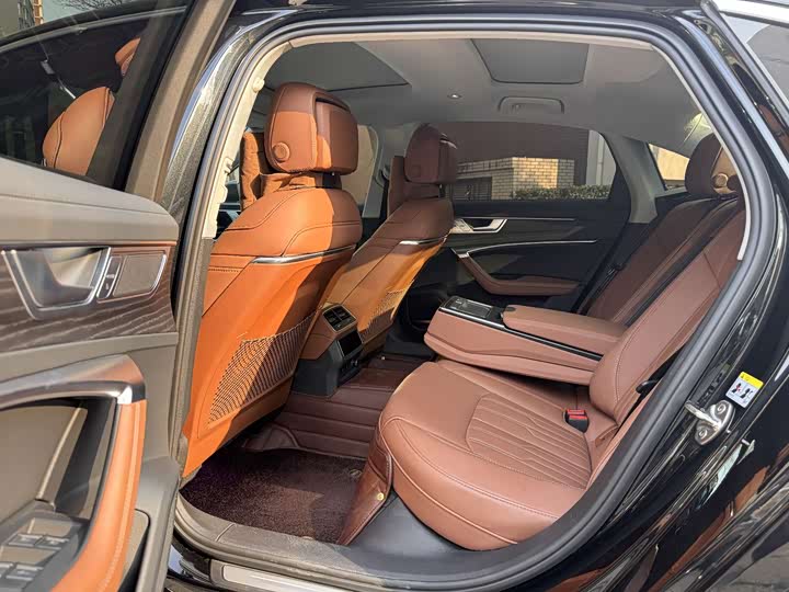 Фото 7 - Audi A6L