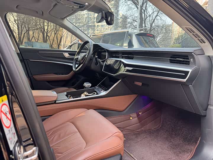 Фото 8 - Audi A6L