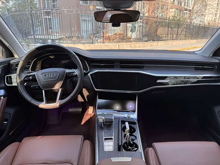 Фото 9 - Audi A6L