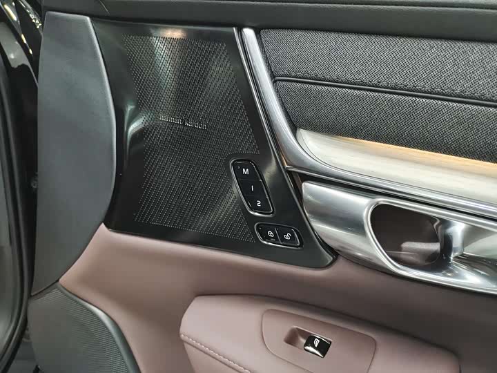 Фото 5 - Volvo S90