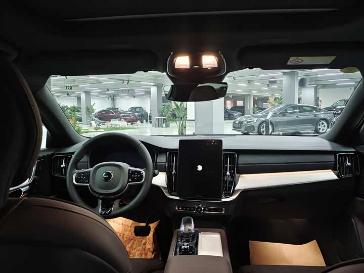 Фото 6 - Volvo S90