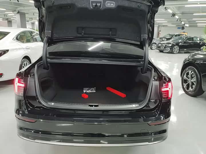 Фото 9 - Volvo S90