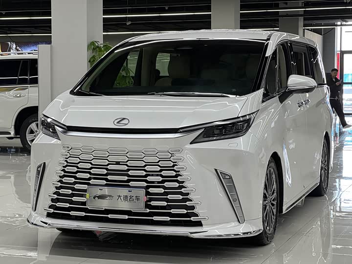 2025 Lexus LM