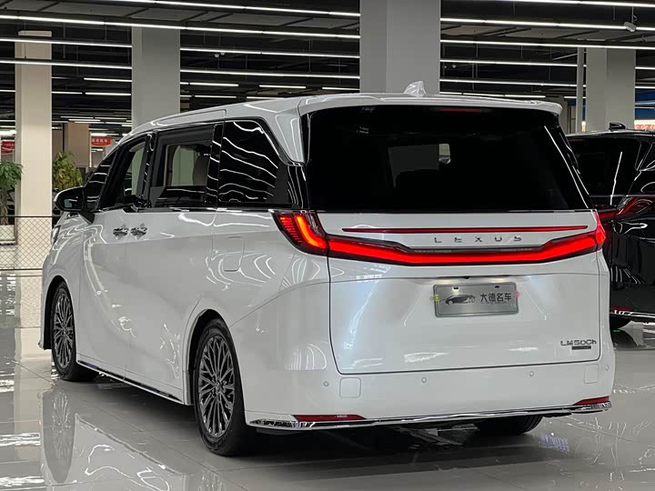 Lexus LM 2025 2025款 500h 六座尊崇版